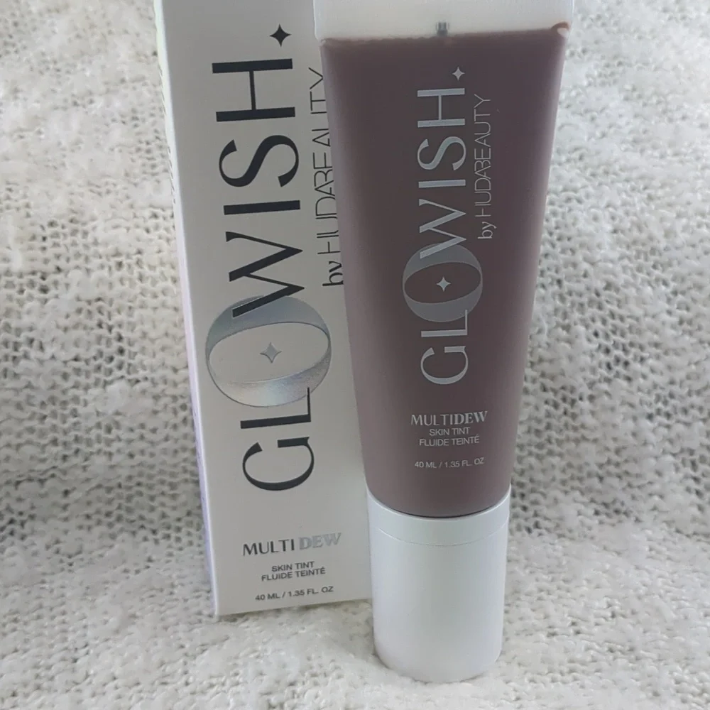 HUDA BEAUTY GloWish Multidew Tint Foundation in DEEP 11, 40ml/1.35fl oz